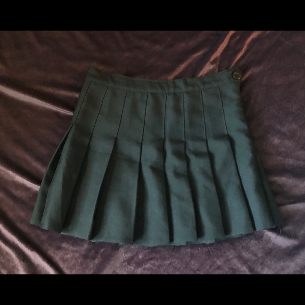 Black pleated skirt